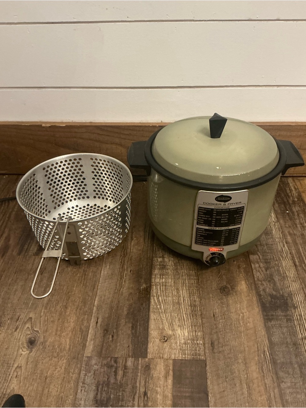 Vintage Sunbeam Cooker Deep Fryer CF-A Green Electric Fryer Basket Lid USA